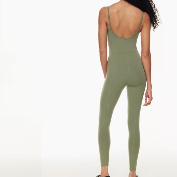 Divinity- aritzia- NEW WITH TAGS - Picture 2 of 6